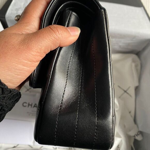 100% authentic CHANEL medium double flap black lambskin with GHW - Picture 4 of 6